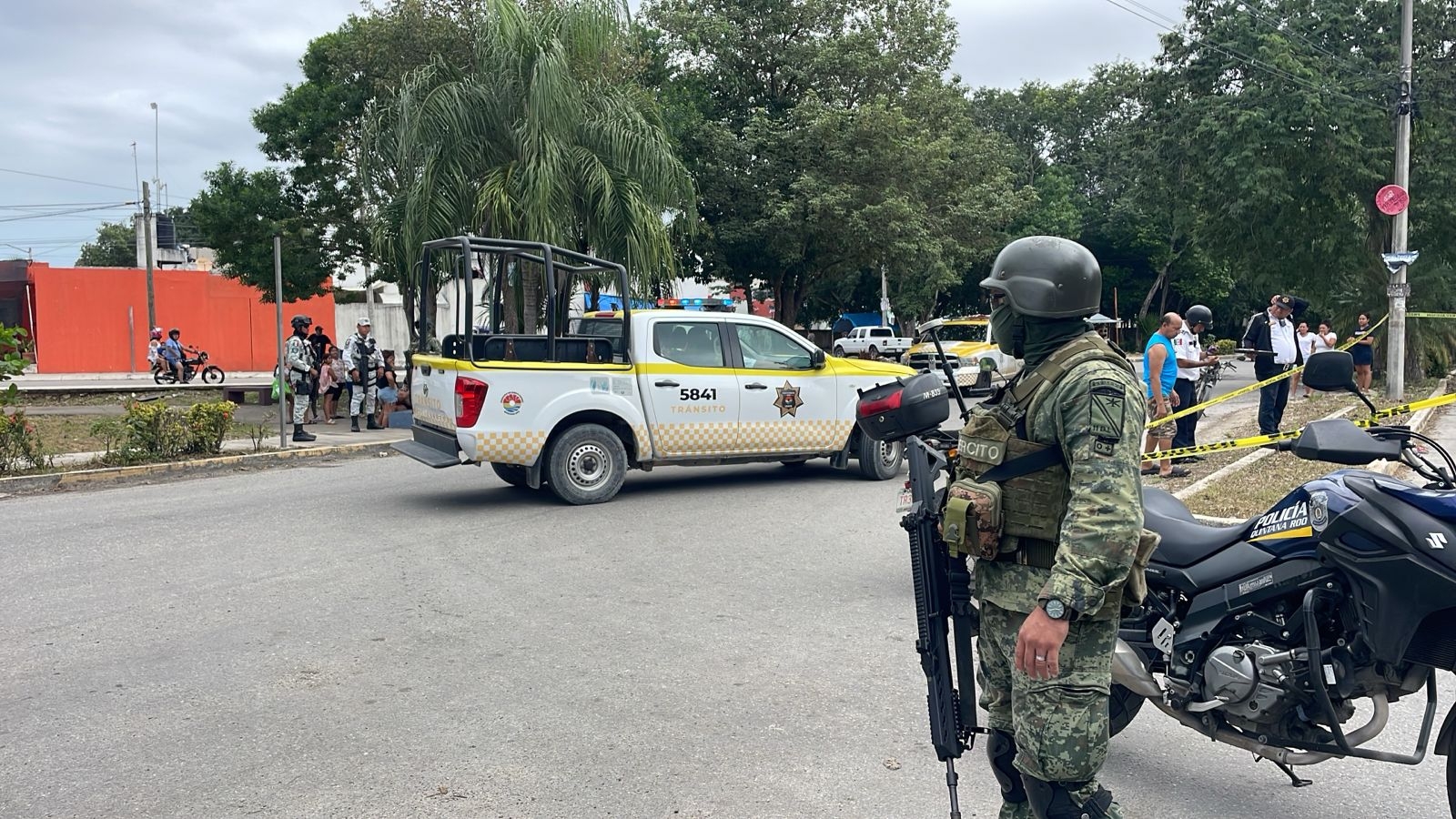 Conductor choca puesto de verduras en Cancún y deja a cinco personas lesionadas