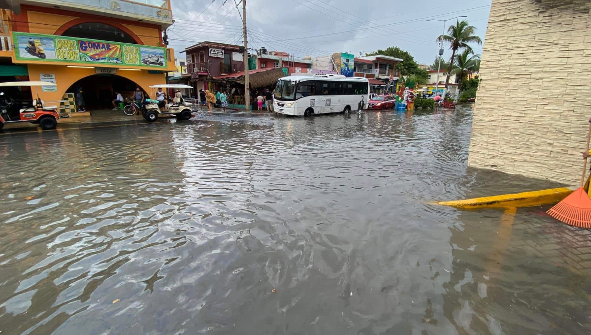 Turista se enferma de cólera en Isla Mujeres ante las inundaciones