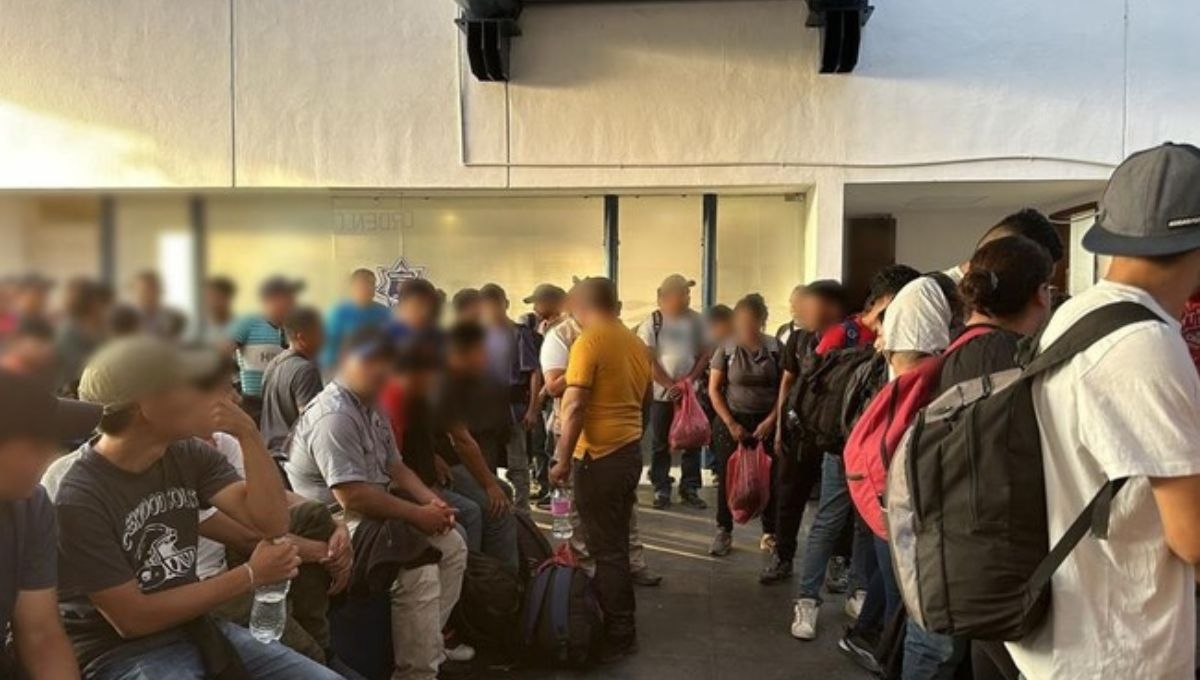 Migración y Guardia Nacional detienen en Veracruz autobús con 114 migrantes