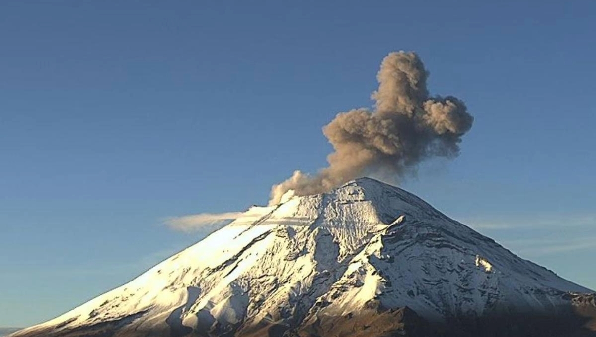 Puebla se cubre de ceniza por el registro de actividad del volcán Popocatépetl