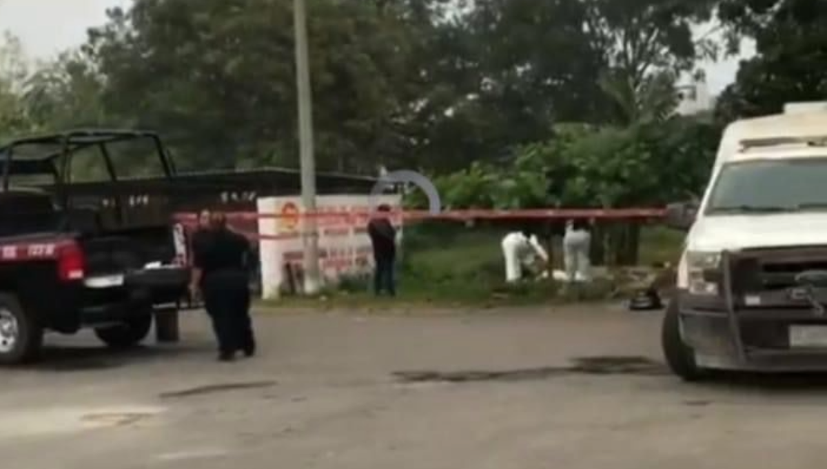 El cadáver fue hallado por locatarios que llegaban a abrir sus puestos, alrededor de las 6 de la mañana de ayer domingo.