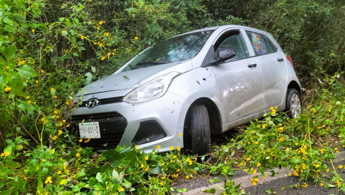 Conductora pierde el control y se sale de la carretera hacia Pencuyut