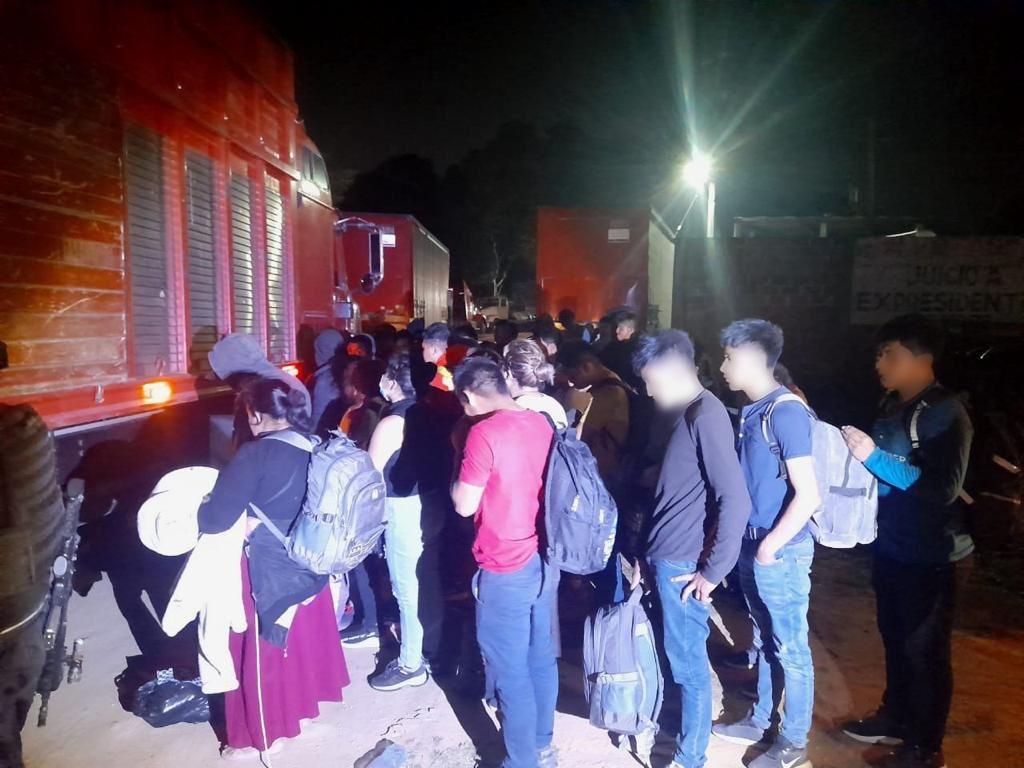 Los migrantes fueron abandonados en una brecha en Veracruz