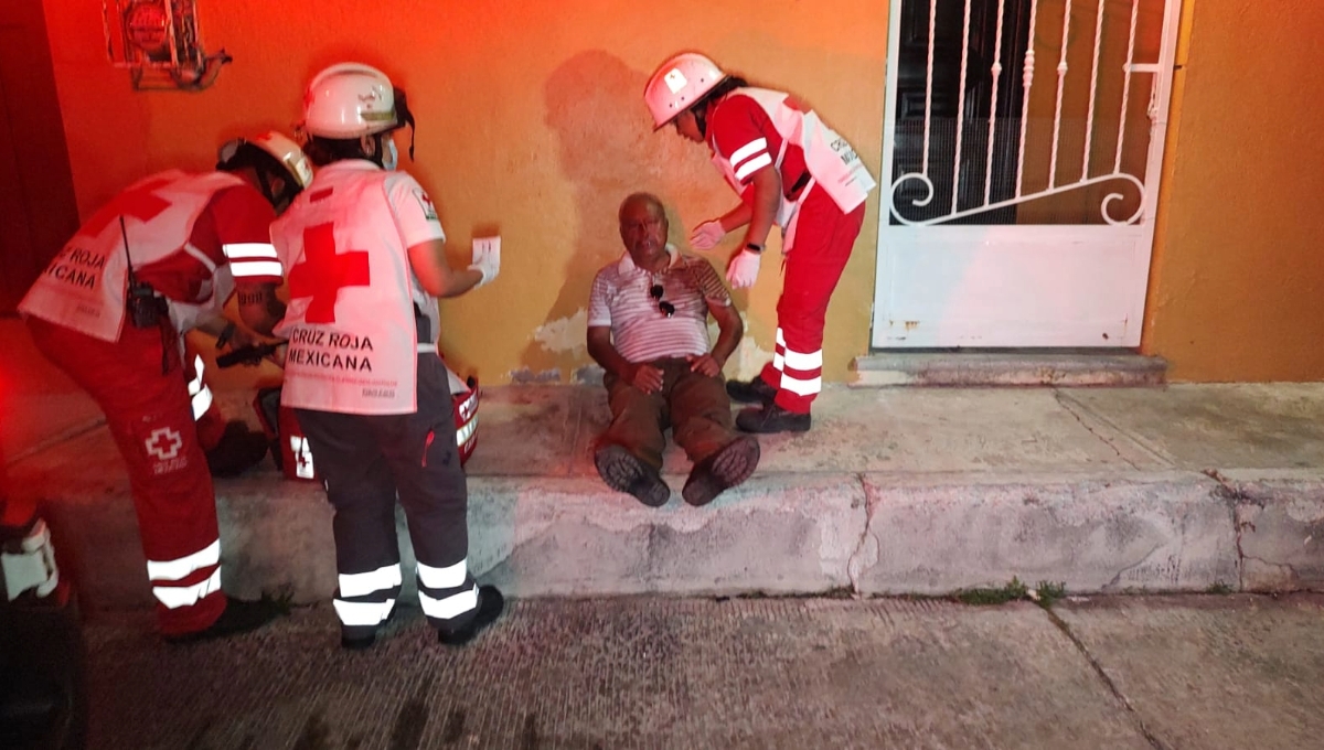 Indigente ebrio termina con el rostro ensangrentado al caer en las calles de Ciudad del Carmen