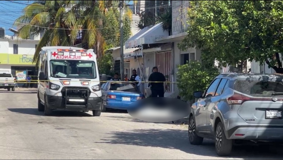 Vecinos que pasaban por el lugar escucharon que amenazaba con lanzarse desde el segundo piso