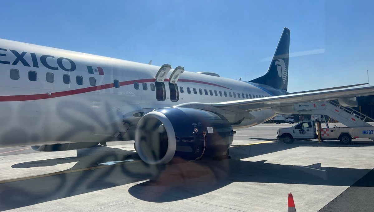 FGR dejó en libertad a pasajero que abrió la puerta de un avión a punto de despegar en el AICM