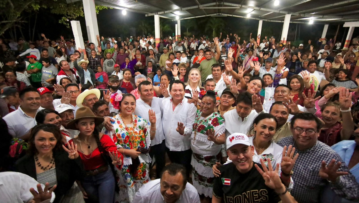 En sus mensajes, Díaz Mena reafirmó que ya se sienten los vientos del cambio verdadero en Yucatán