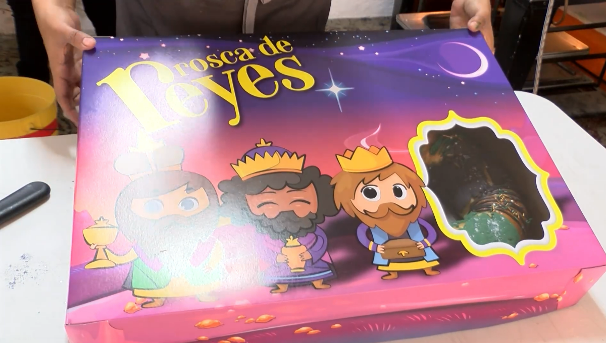 Una panadería en Cancún realiza roscas de reyes con temáticas personalizadas.