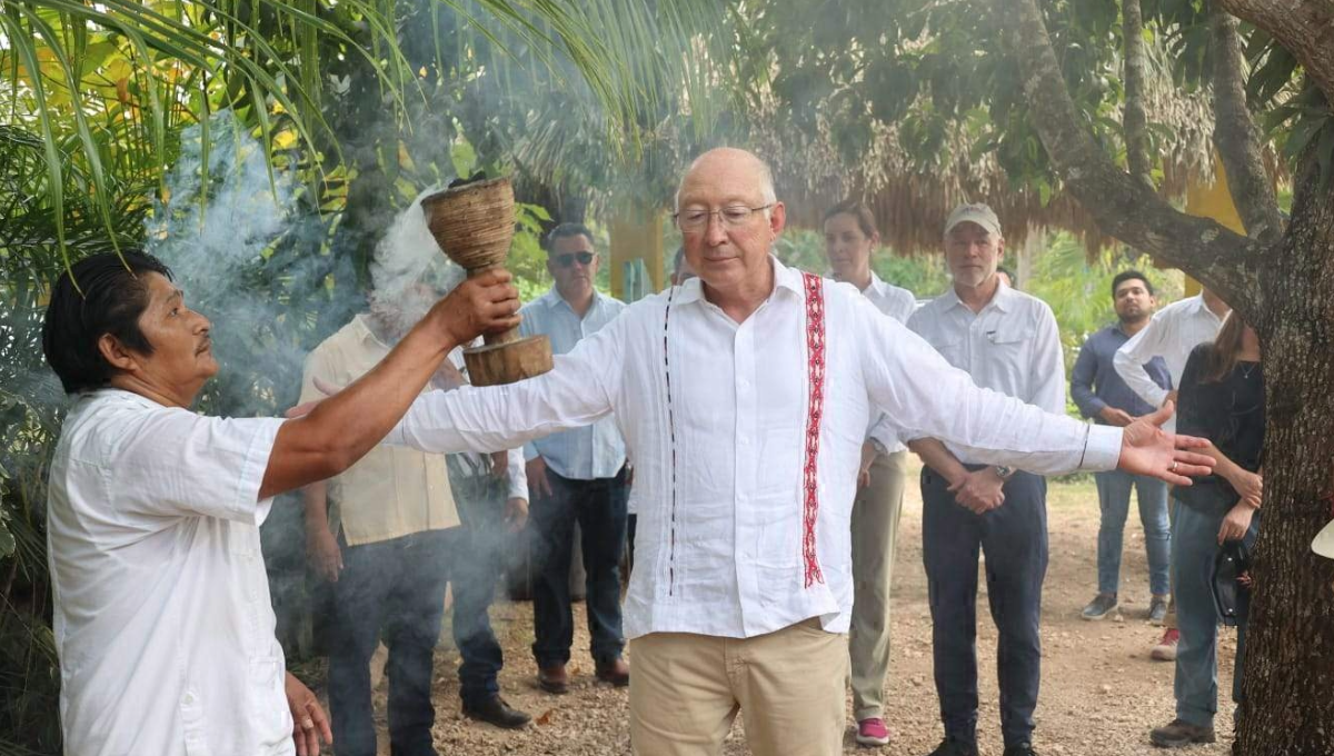 Ken Salazar realizó un recorrido por proyectos.