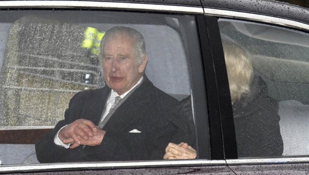 Este martes el Rey Carlos III regresó a Londres para su tratamiento contra el cáncer que se le diagnosticó a principios de este mes de febrero