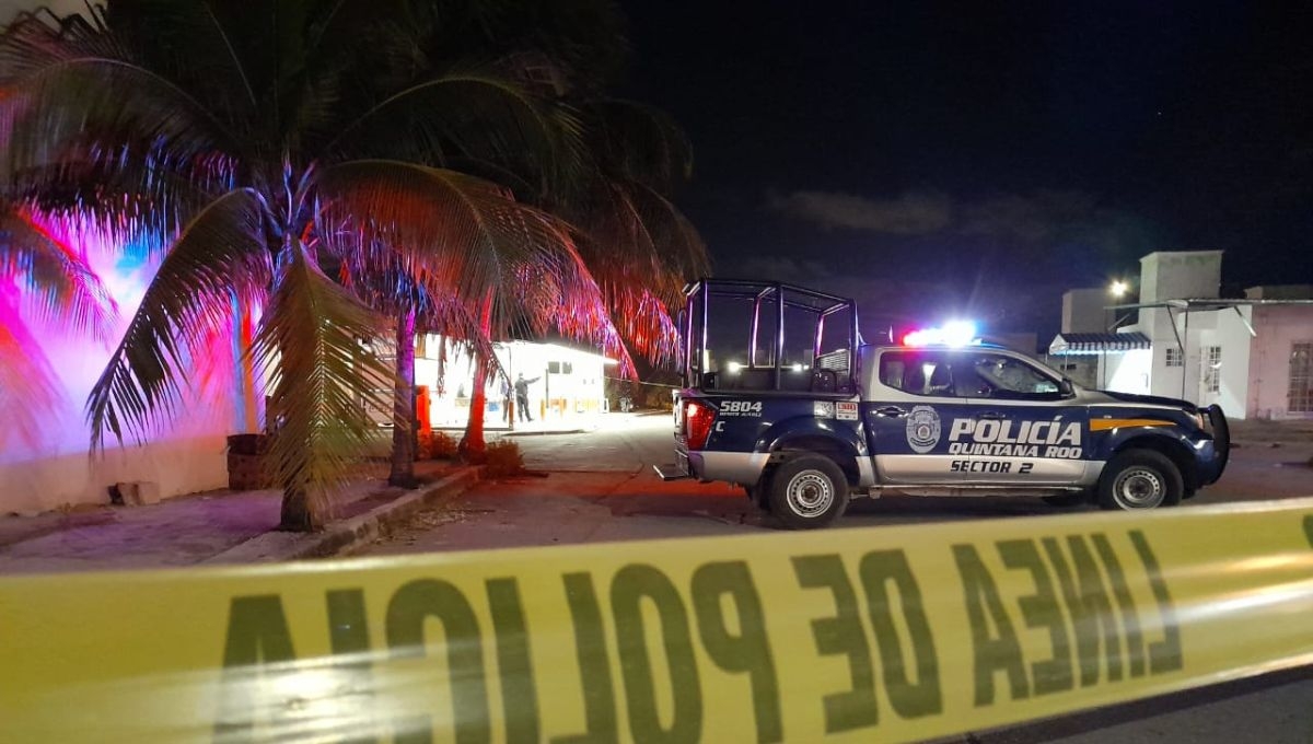 Balean a trabajador de una taquería mientras abrían el puesto en Cancún