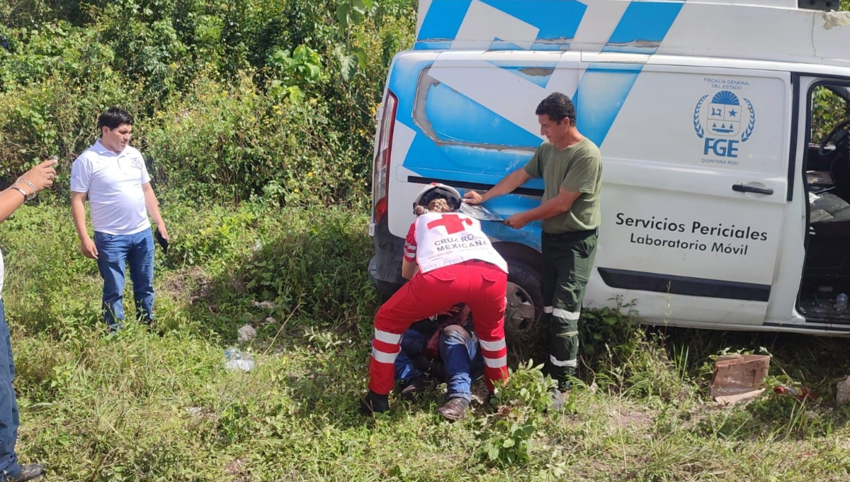 El oficial dijo que cuando despertó, la camioneta estaba sobre sus cuatro neumáticos