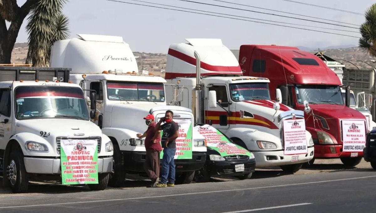 AMLO acusa que bloqueo de transportistas responde a intereses “politiqueros”