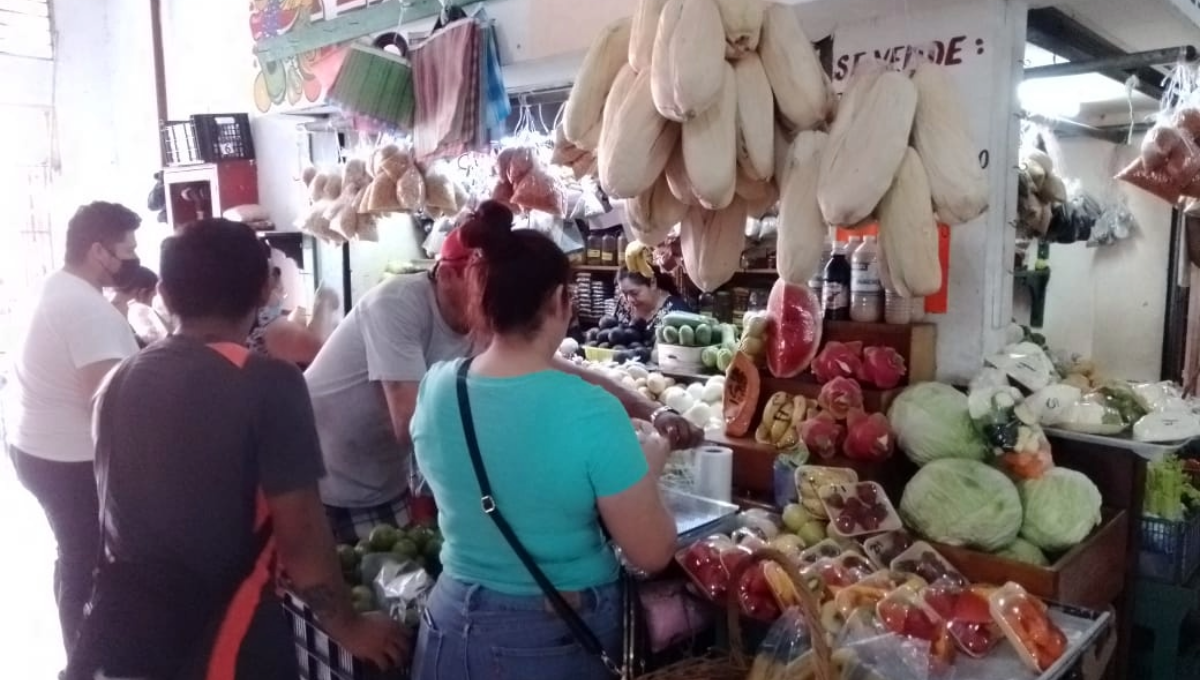 Pobladores exhiben la venta de productos incompletos en el mercado municipal de Motul