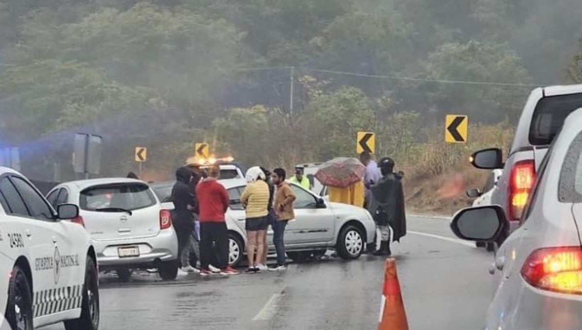 La mañana de este sábado se registró una carambola que involucró al menos a nueve vehículos en la Autopista del Sol, con dirección a Acapulco