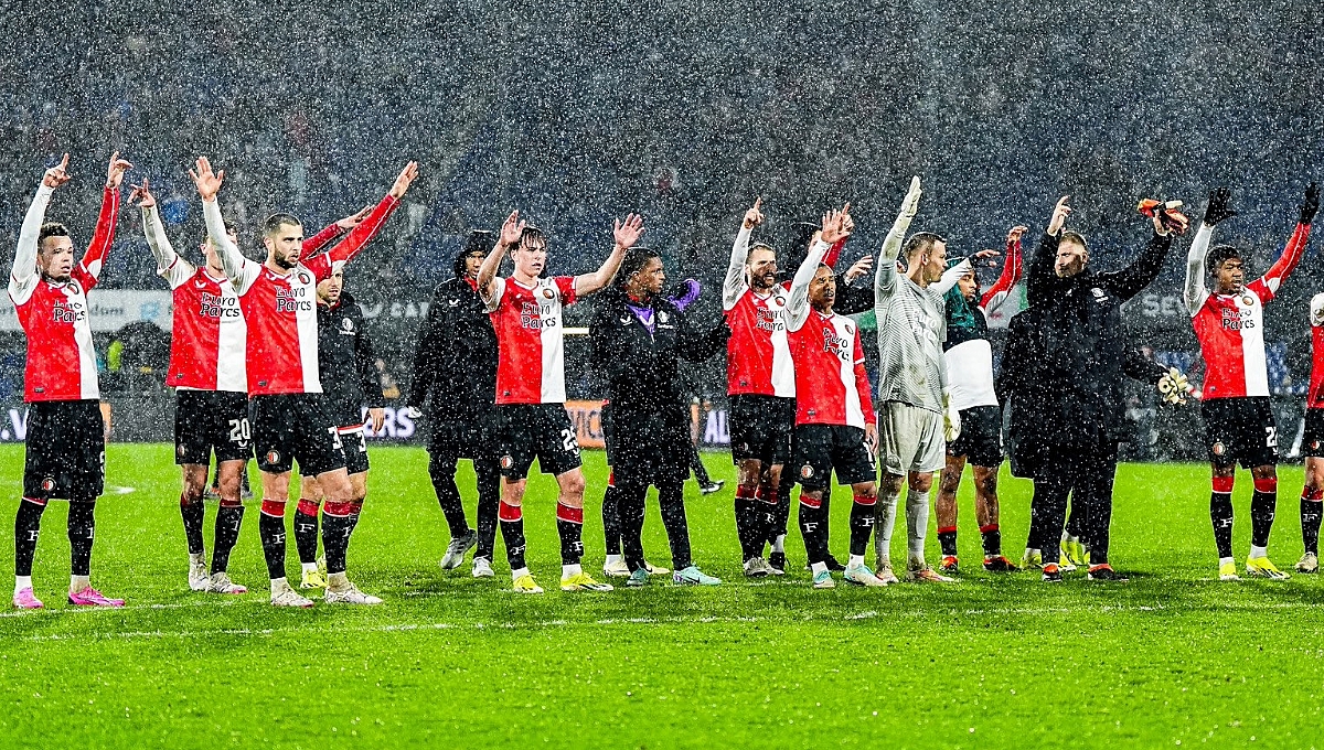 Feyenoord gana en casa sin la ayuda de Santiago Giménez, quien sigue sin anotar