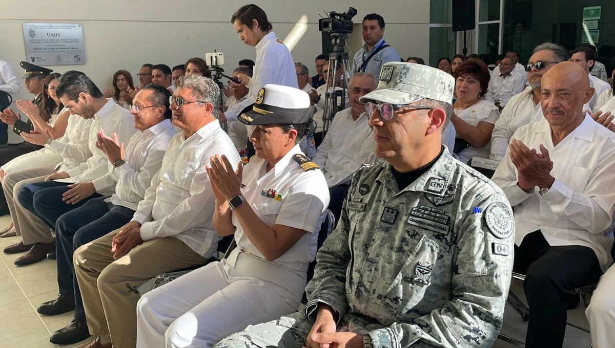 Dicha ceremonia se lleva a cabo en la biblioteca de Campo de Ciencias Sociales, Economía y Humanidades