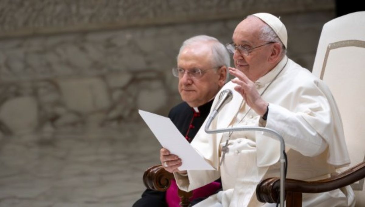 Papa Francisco ingresa a un hospital en Roma