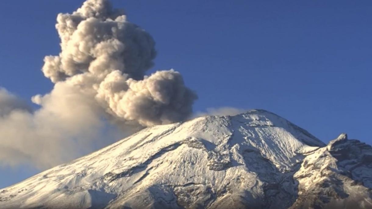 Aeropuerto de Puebla suspende actividades por volcán Popocatépetl