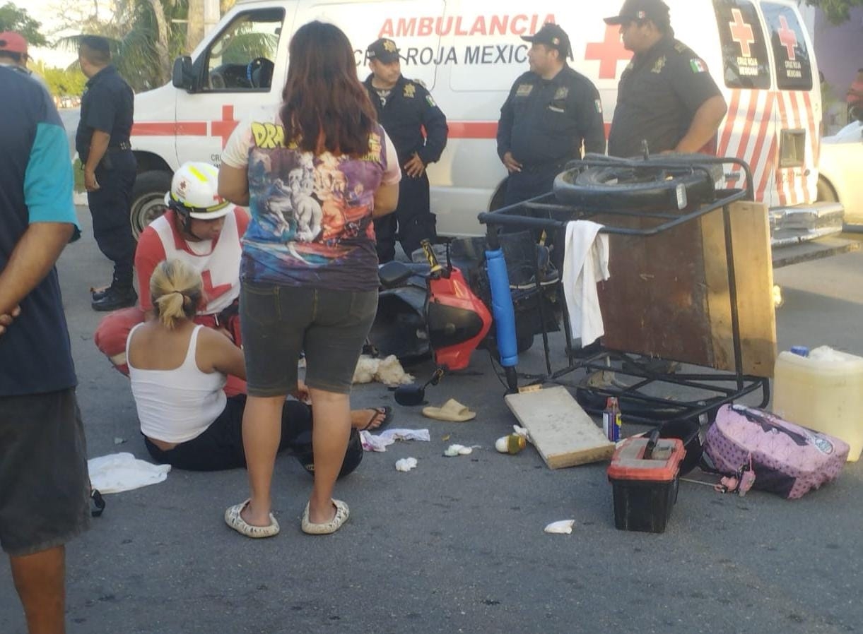 La familia de cuatro integrantes resultó con golpes y heridas tras la volcadura