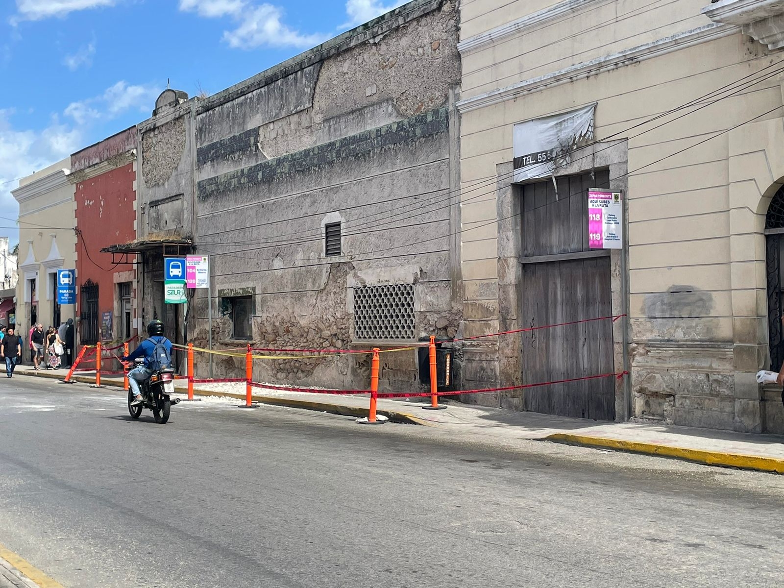 Pared de una casona cae sobre una mujer en el Centro de Mérida: EN VIVO