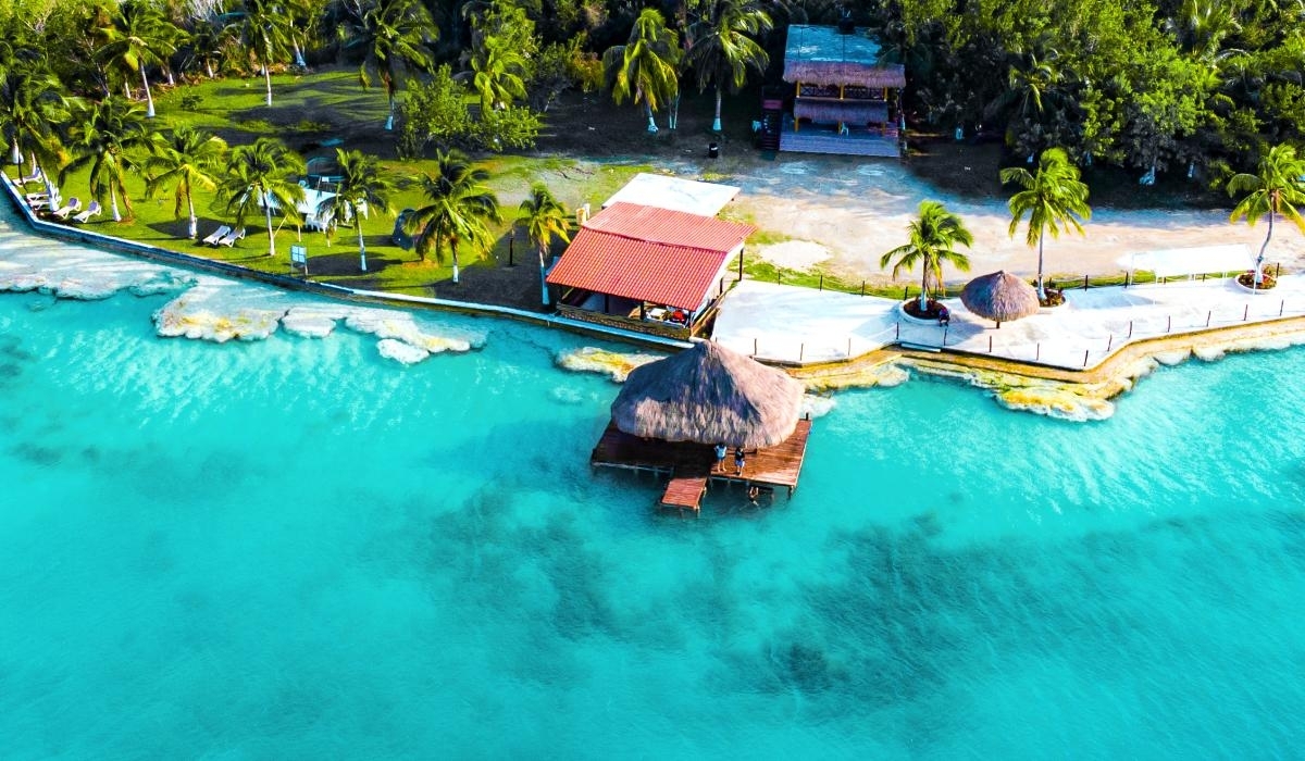 Las condiciones climatológicas que se registraron ayer permitieron realizar actividades recreativas en la Costa Maya de Quintana Roo, luego de cesar los ventarrones.