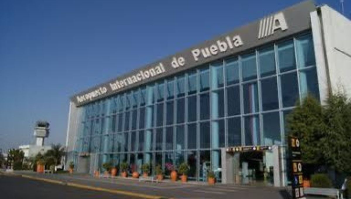 Las operaciones en el Aeropuerto Internacional de Puebla, Hermanos Serdán, están suspendidas este viernes desde las 07:00 hrs por la caída de ceniza