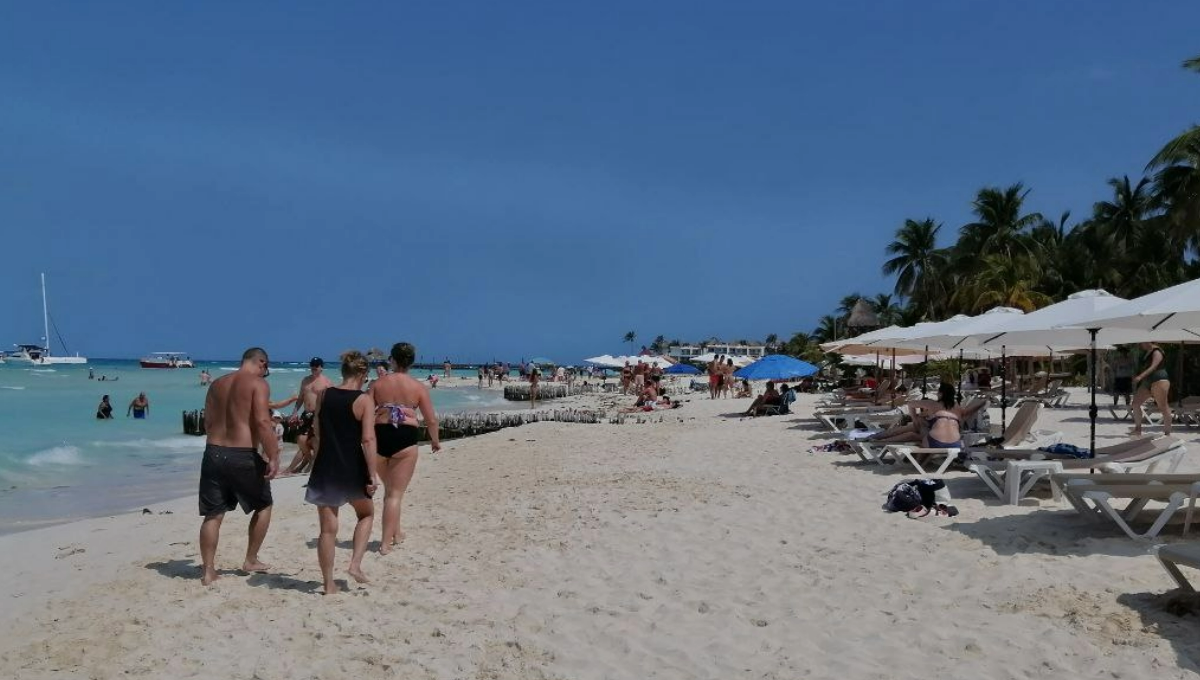 Concesionarios de Playa Norte en Isla Mujeres discriminan al turismo nacional