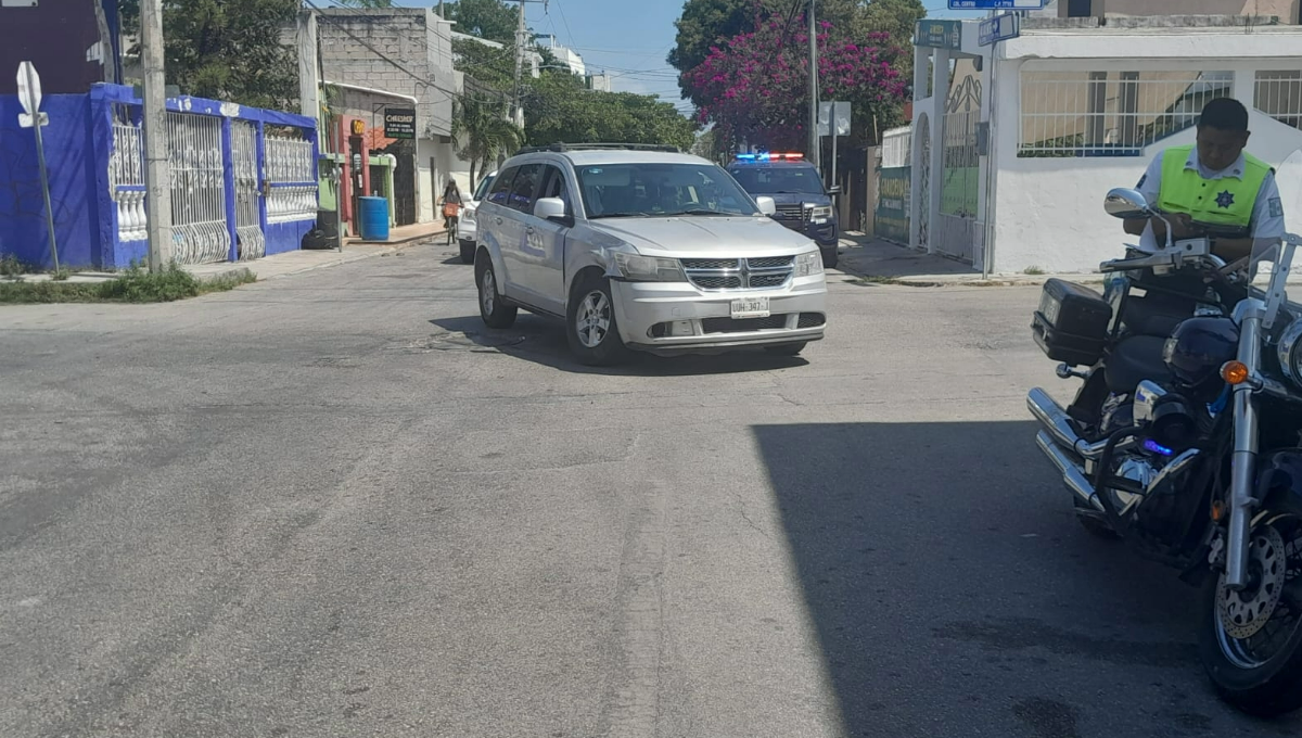 Las mujeres circulaban a bordeo una Chevrolet Captiva, color gris, sobre la calle 4 Norte, de poniente a oriente, con rumbo a la zona turística