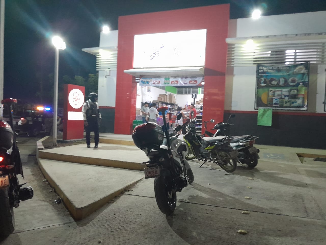 Reportan movilización policiaca por falsa alarma de asalto en tienda de Escárcega