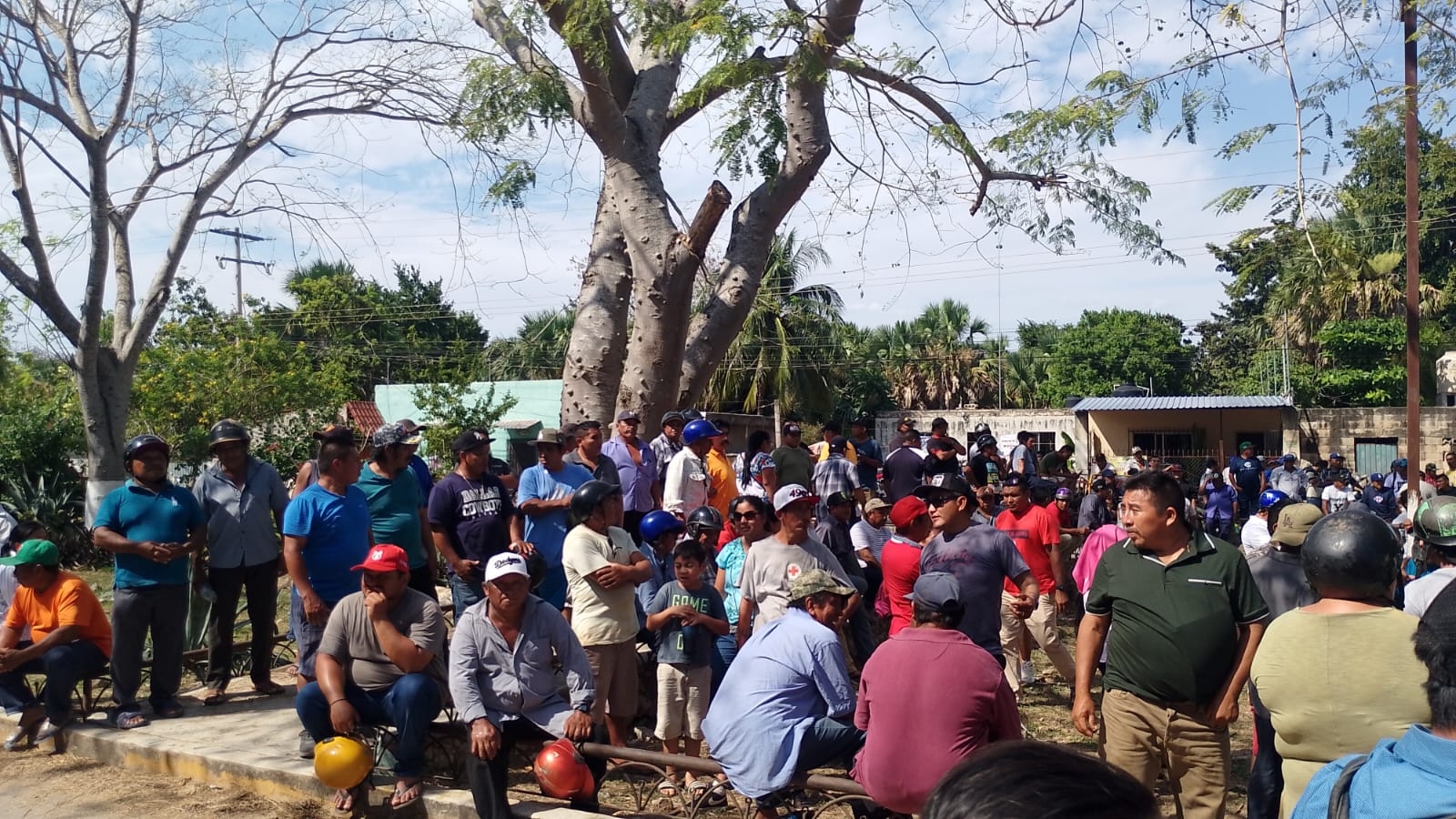 Son cientos de campesinos los que ya esperan a Joaquín Díaz Mena en Oxkutzcab