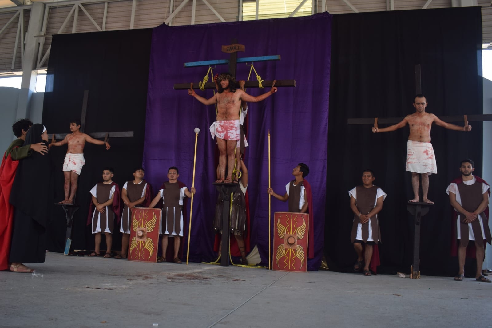 El Viacrucis de  la parroquia Cristo Rey en Mérida es de los más aglomerados