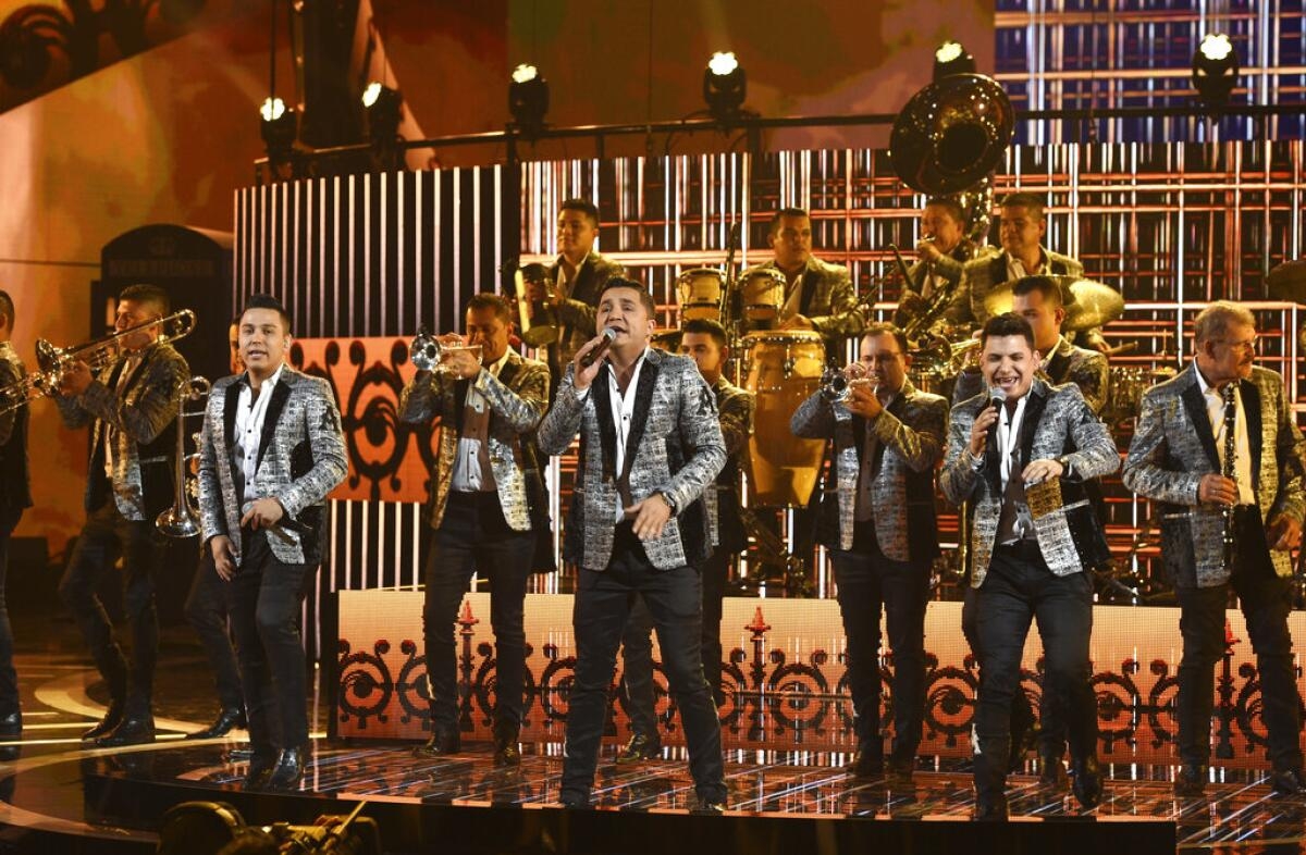 Detalles sobre la presentación de La Arrolladora en la Feria de Texcoco