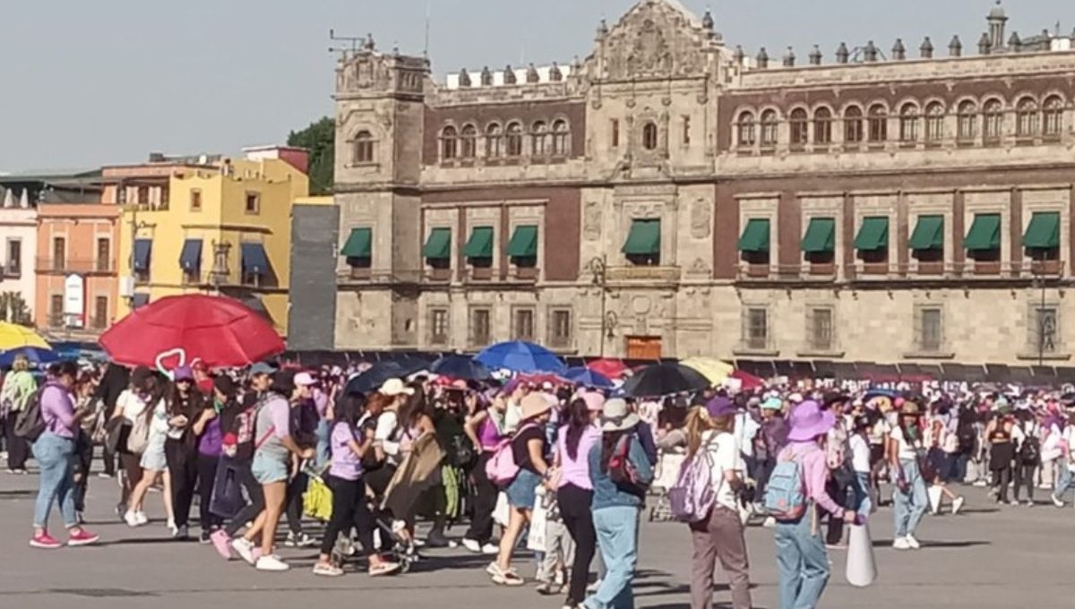 El Zócalo de CDMX está repleto de mujeres por la Marcha del 8M