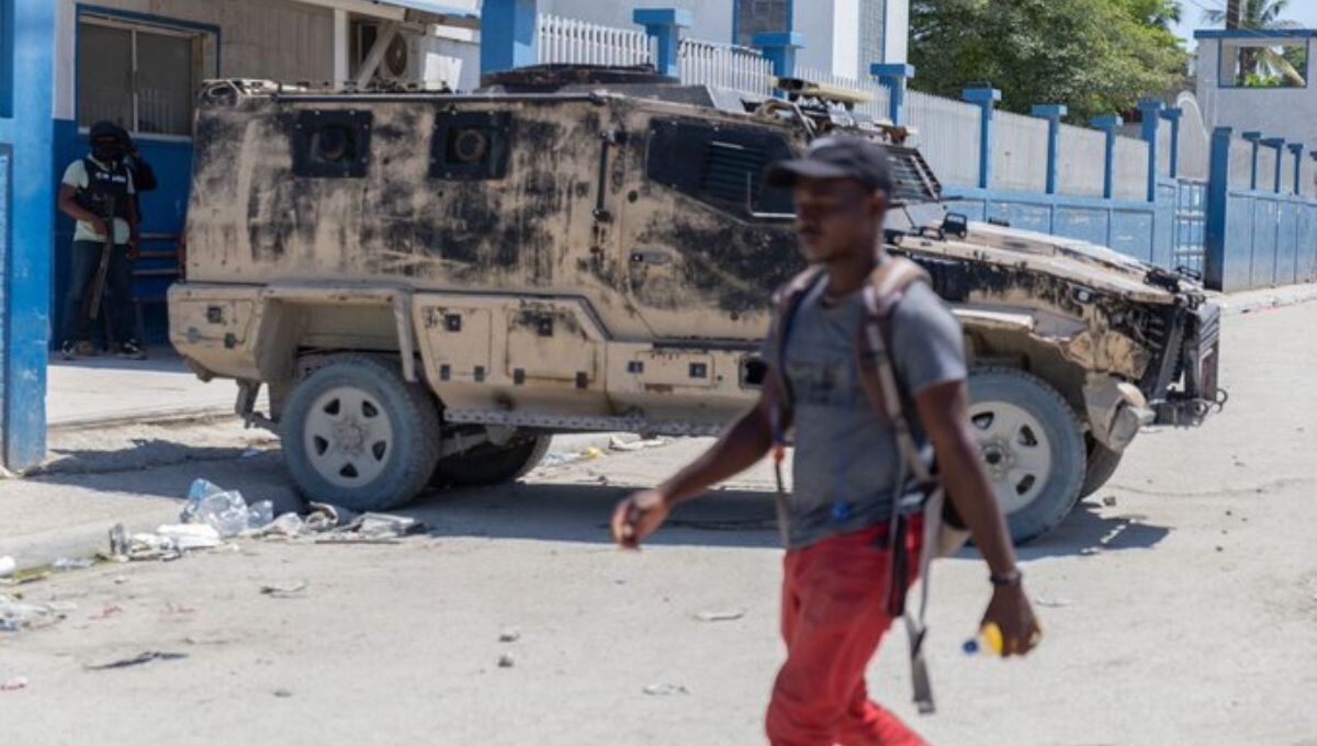 Las pandillas en Haití incendiaron el Ministerio del Interior al tiempo que la nación caribeña se hunde aún más en la anarquía