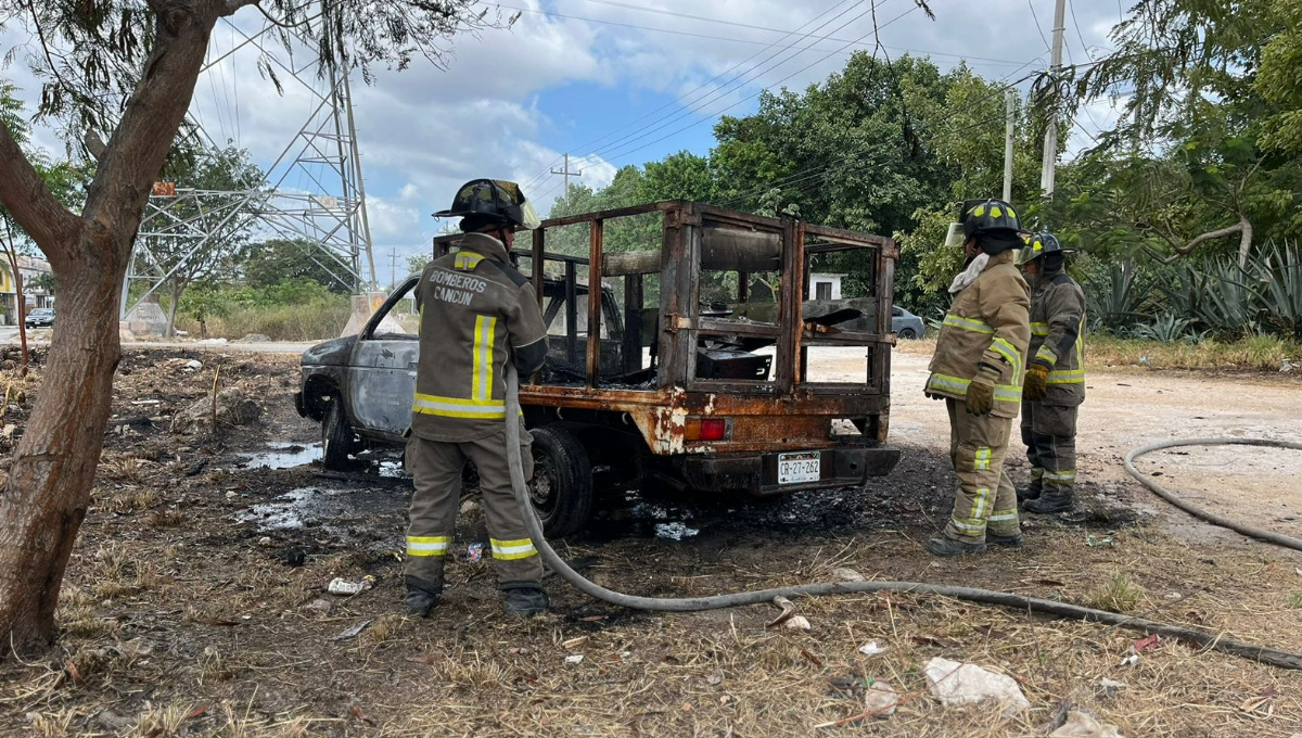 Se incendia camioneta en la Región 216 en Cancún