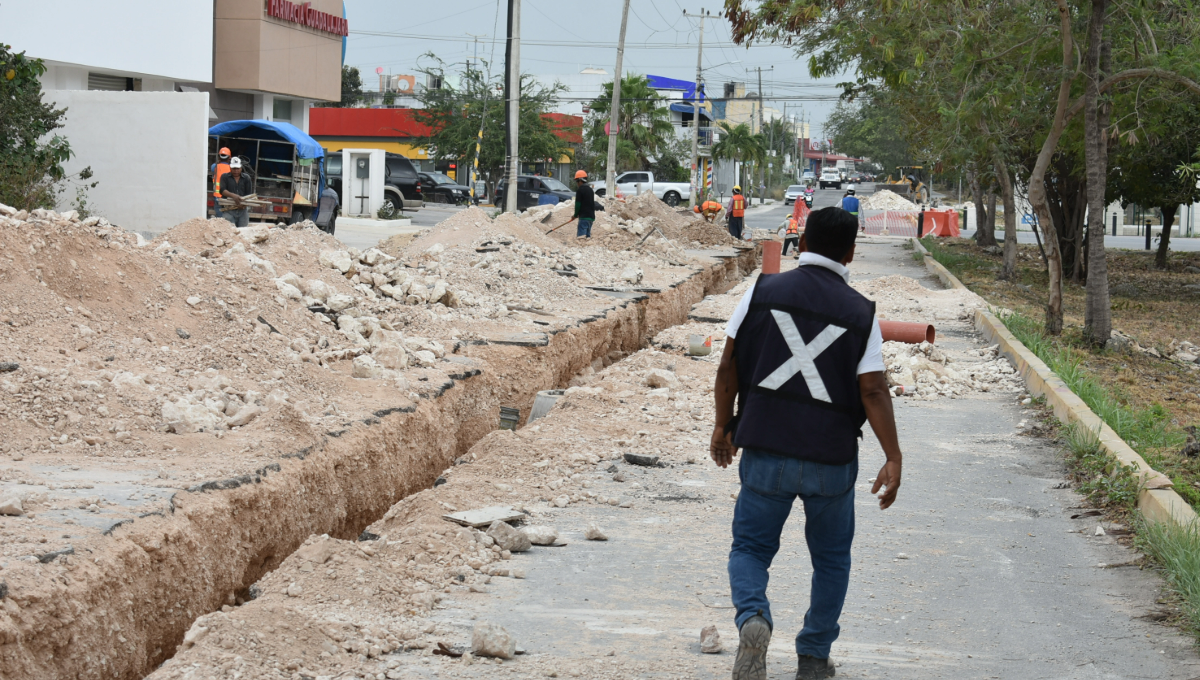 Avenida Chac Mool en Cancún se convierte en un 'lodazal' y un foco de infección