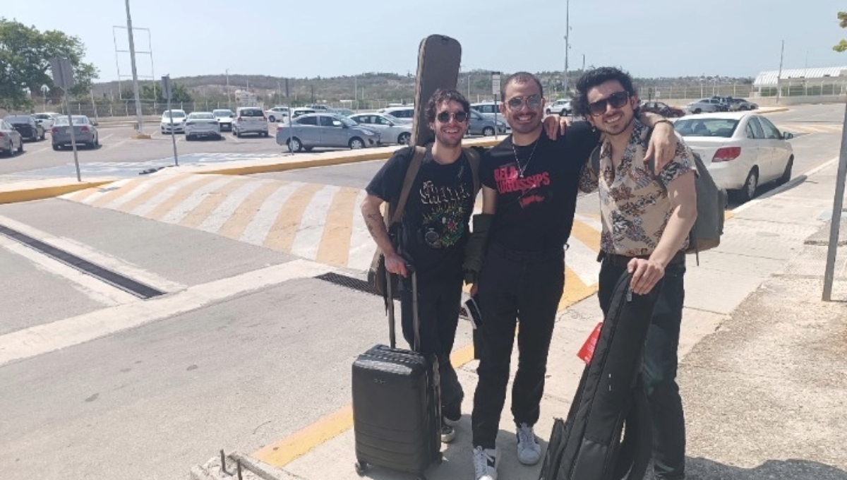 Fans reciben en el aeropuerto de Campeche a 'The Shelter', banda de rock en español