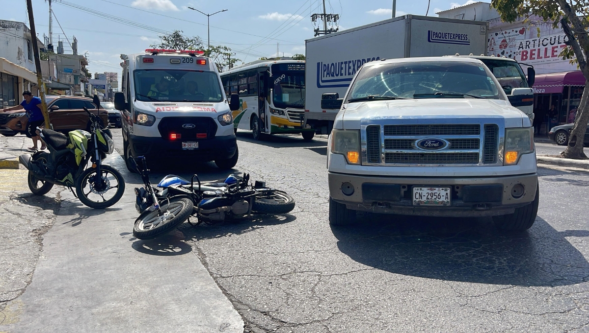 Automovilista realiza imprudente maniobra provocando un accidente en Campeche