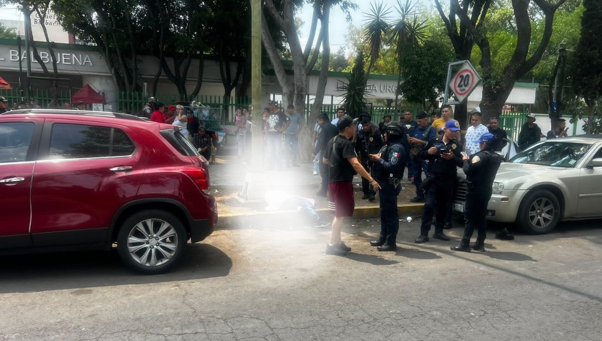 Autoridades de seguridad acordonaron el área en el Hospital General Balbuena