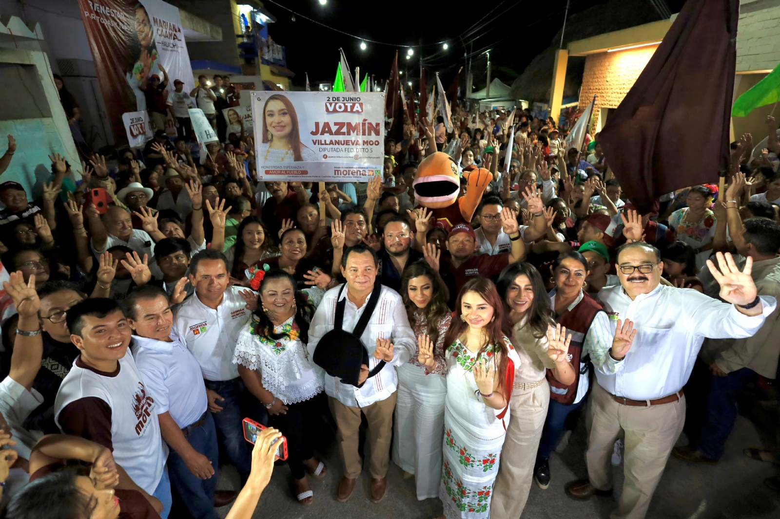 Joaquín Díaz Mena lleva la 'ola guinda' a municipios del Poniente de Yucatán