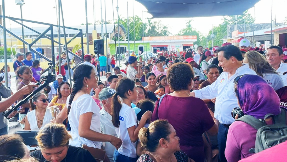 Joaquín Díaz Mena recorrió las calles del municipio de Sudzal