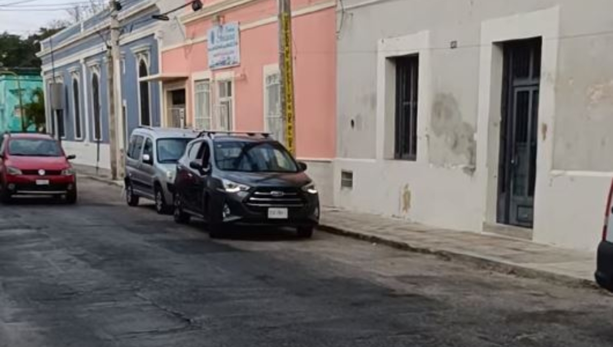 Hombre se quita la ropa para 'tocarse' frente a una joven en el Centro de Mérida