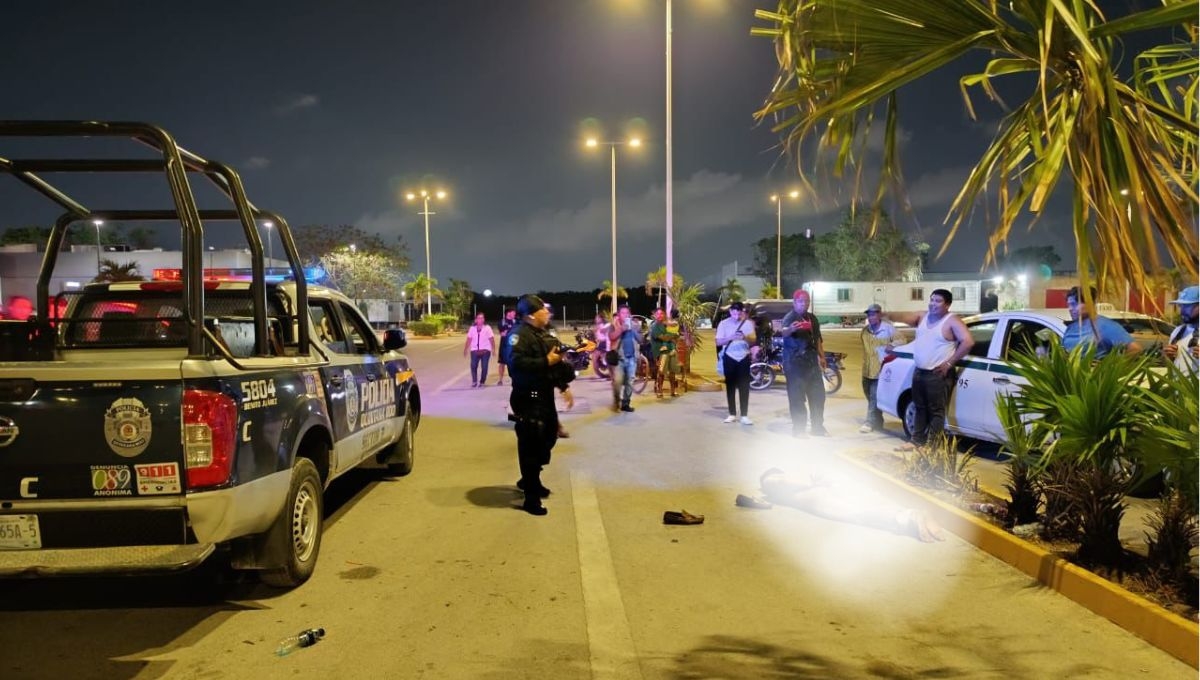 Desnudan y amarran a presunto ladrón en Cancún