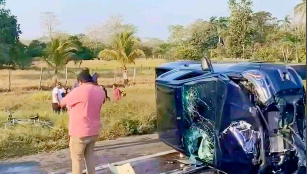 Trágico accidente deja 3 muertos y 52 heridos en la carretera Ciudad del Carmen a Villahermosa