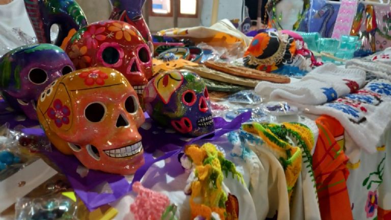 Se exponen artesanías en la Feria de Tunich