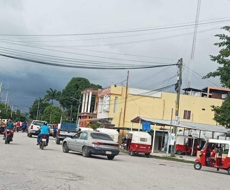 En Ciudad del Carmen, la detección de un pochimóvil sin permisos desató un zafarrancho entre mototaxistas, taxistas e inspectores