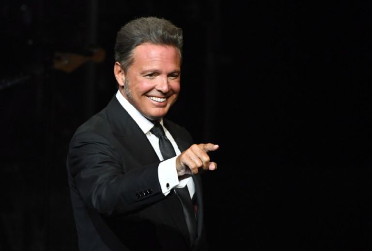 Luis Miguel pospone sus fechas en México