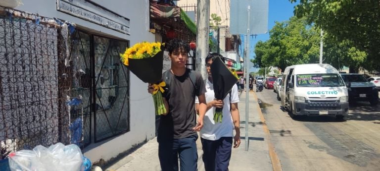 Enamorados se regalarán flores amarillas este 21 de septiembre