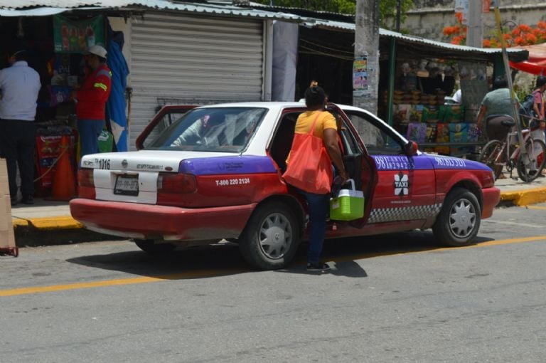 ¿Cuánto cuesta un taxi del mercado principal al Aeropuerto de Campeche?